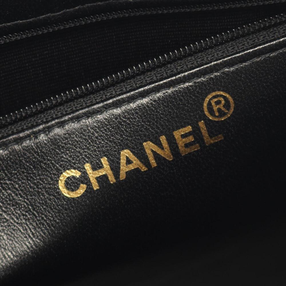 CHANEL Black Lambskin Leather Tote Bag - Picture 4 of 11